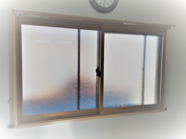 窓の結露の『ベタベタ』は『内窓』で解決です！！